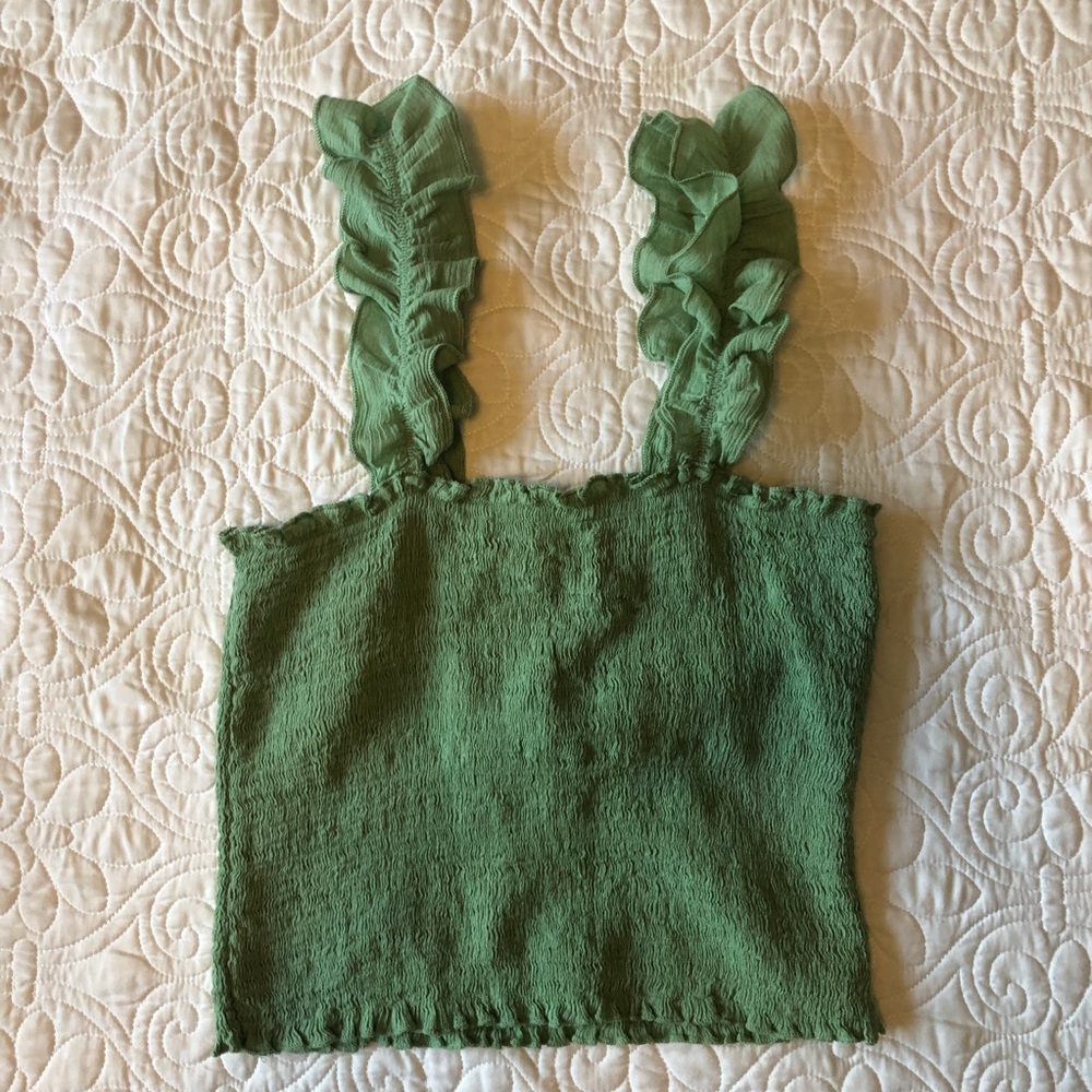 NWT AERIE SMOCKED RUFFLE TOP